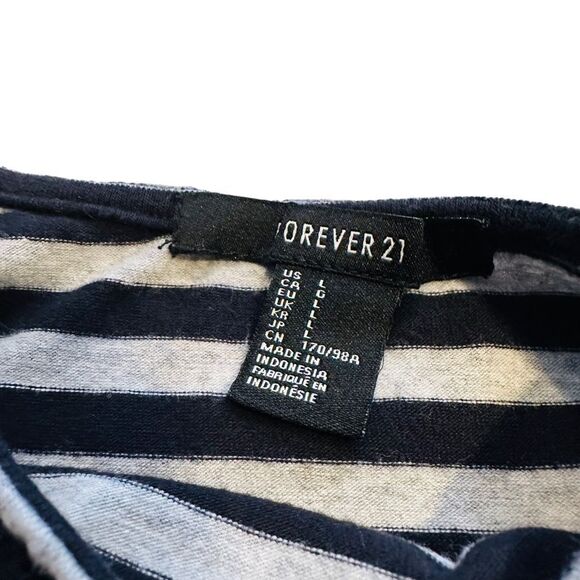 10/$25🦋 Forever 21 Gray & Black Striped Short Sleeve Crop Top - Size Large - Picture 8 of 13